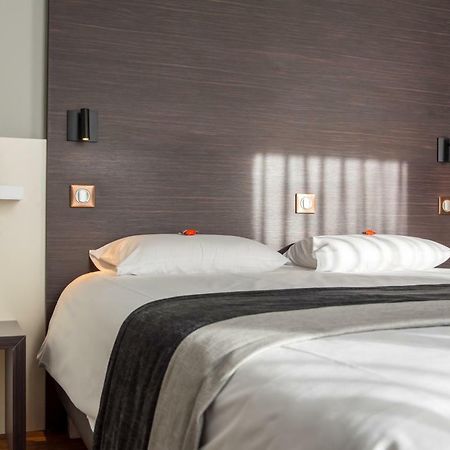Le Merceny Motel Бастон Стая снимка