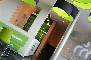 Le Merceny Motel Бастон Екстериор снимка