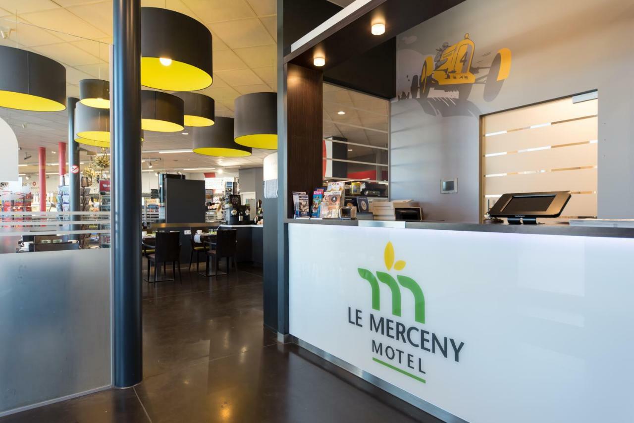 Le Merceny Motel Бастон Екстериор снимка